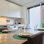 2 Bedroom W/ Courtyard At Croise Laroche