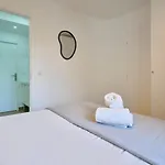 2 Bedroom W/ Courtyard At Croise Laroche Apartman *