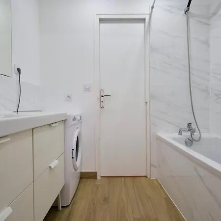 2 Bedroom W/ Courtyard At Croisé Laroche Apartamento